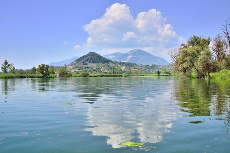 Casa Rosamari - Su Lago Di Posta Fibreno, Appartamento Con Camino Exterior photo
